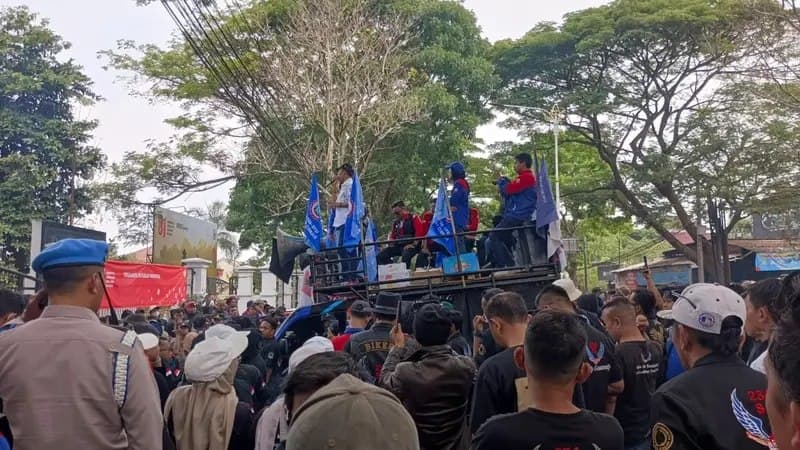 Aksi demonstrasi terkait UHC di Cianjur